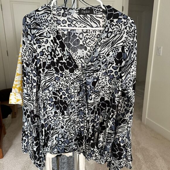 Papillon Surplise French Front Tuck Blouse With Bohemian Sleeves - Picture 3 of 11